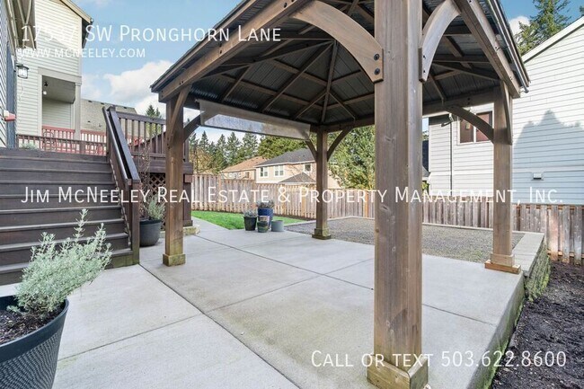 Building Photo - 17537 SW Pronghorn Ln