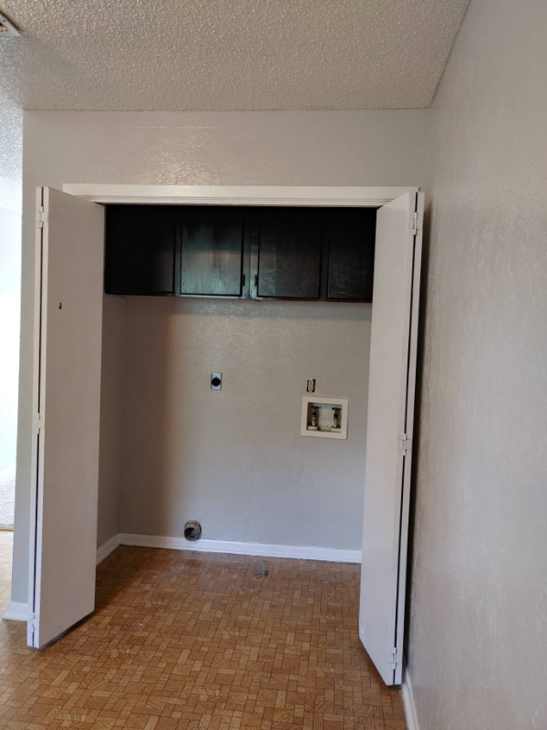 Building Photo - 108 W Anderson Ave