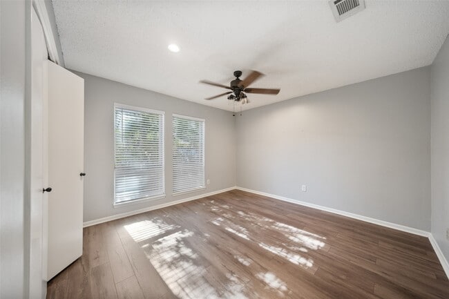 Building Photo - 20309 Sunny Shores Dr