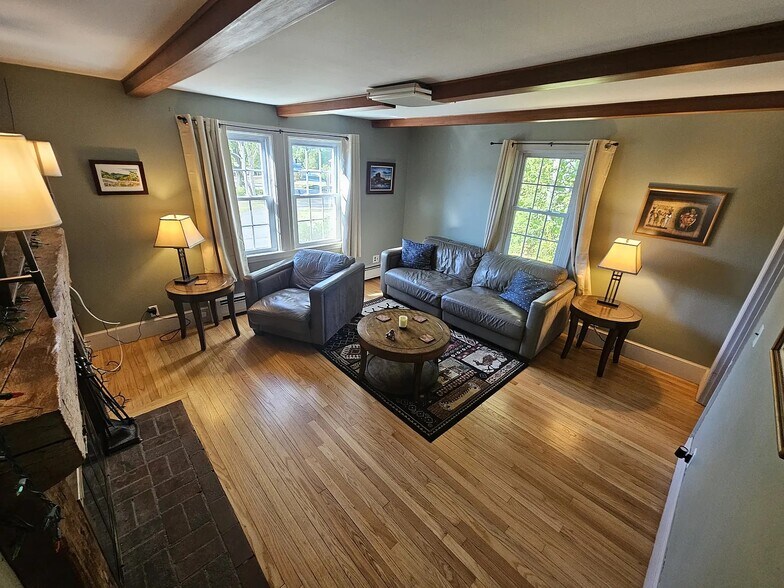 Building Photo - 517 Salmon Falls Rd