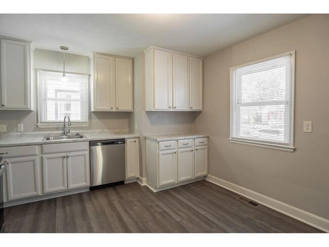 Building Photo - 5247 Dupont Ave N