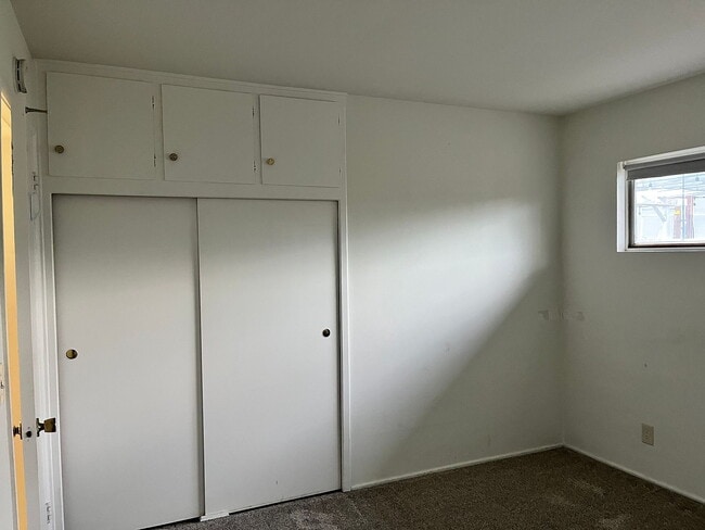Building Photo - 44136 Fairhaven Dr