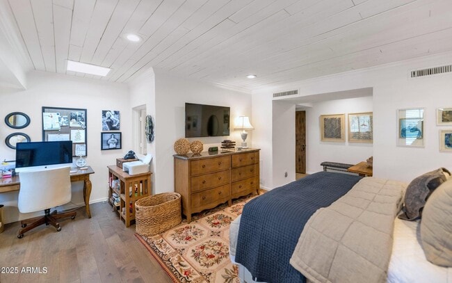 Building Photo - 5101 N Casa Blanca Dr