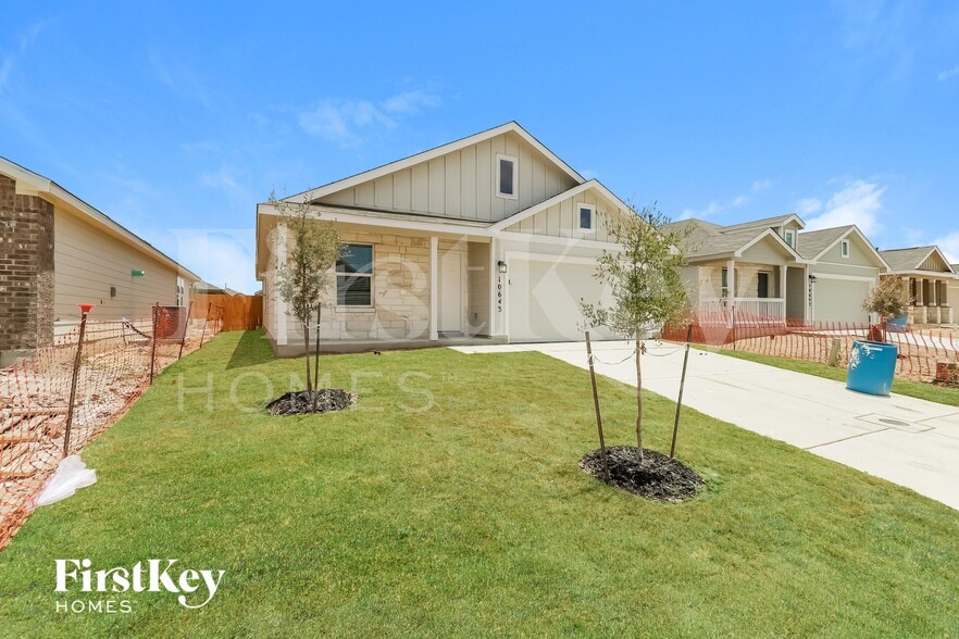 Building Photo - 10643 Erinita Way