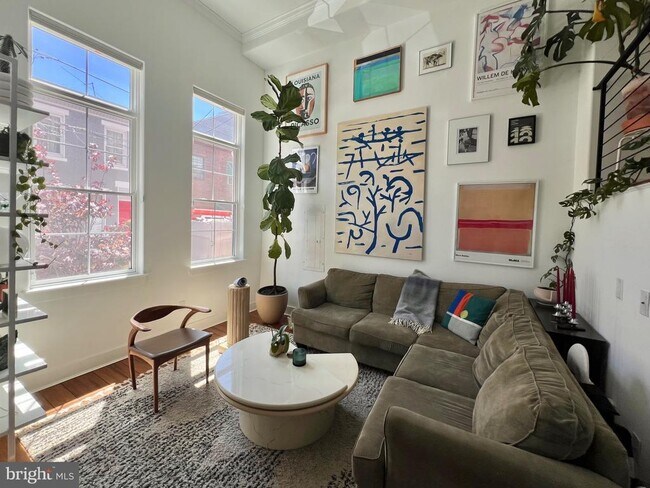 Primary Photo - 621 McClellan St