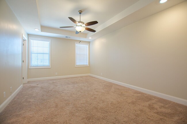 Building Photo - Pet Friendly Three Bedroom!