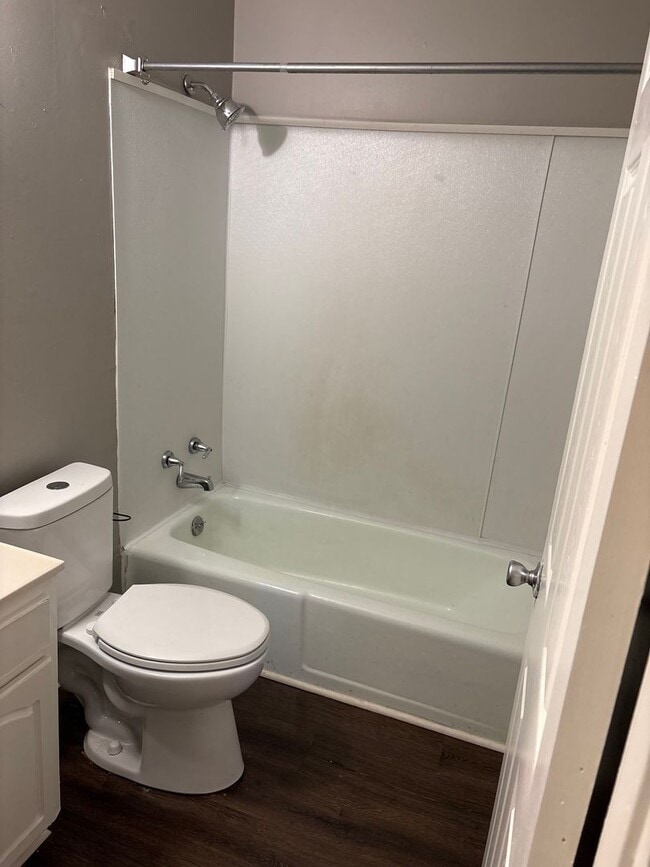 Building Photo - Quaint 3 bedroom/1  and 1/2 bath Winston S...