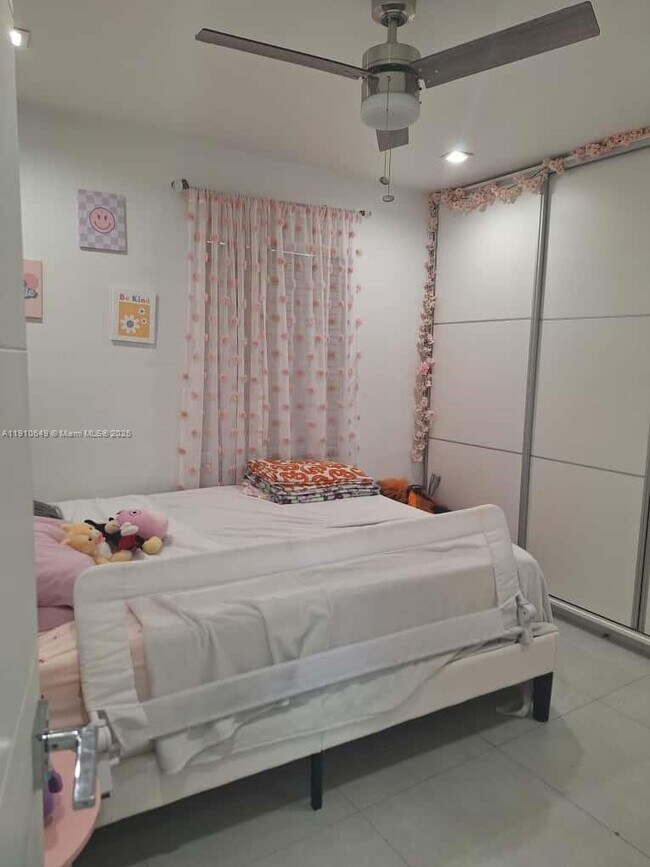 Building Photo - 13437 SW 44th Ln