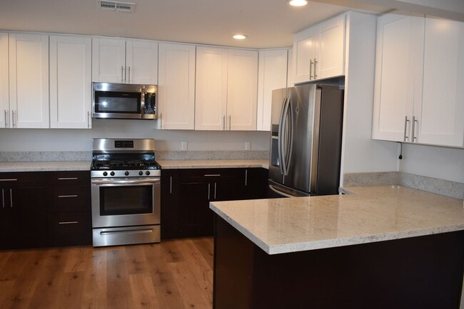 Building Photo - 3 Bedroom 1 Bath Upgraded Home with Large ...