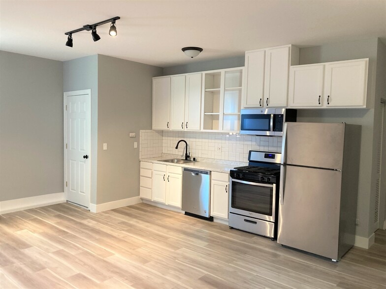 Kitchen - 1625 Albatross Way