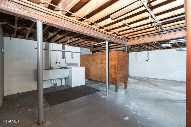 Building Photo - 533 Church Rd