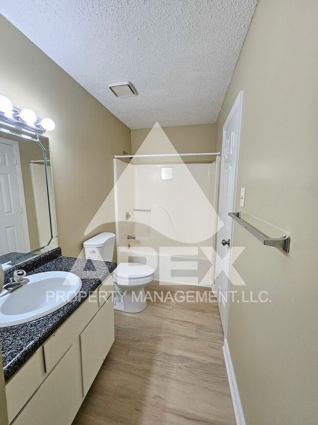 Building Photo - MOVE-IN SPECIAL, $1 RENT!! - Nice 2Bd - 1.5 Ba. Town House in West Knox off Cedar Bluff!