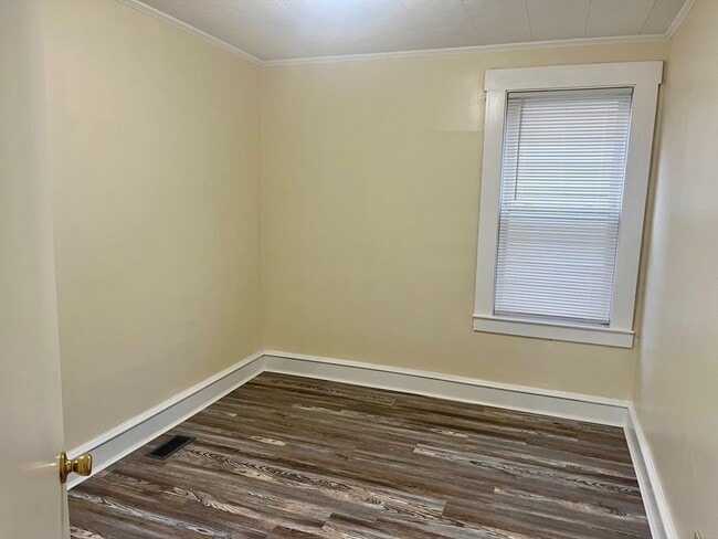 Building Photo - 233 Division St