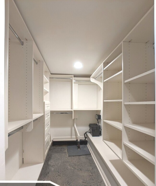 Building Photo - 1222 W Hubbard St