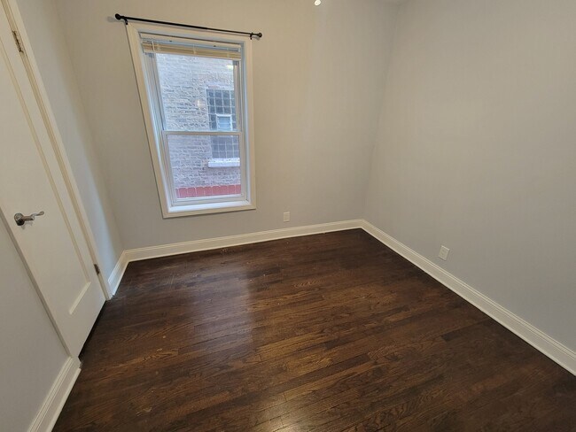 Building Photo - 4849 N Sawyer Ave