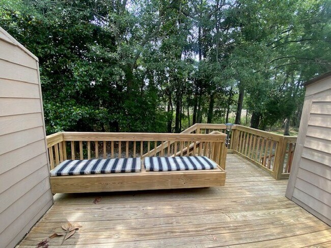 Building Photo - Welcome to this stunning 2-bedroom, 2-bath...