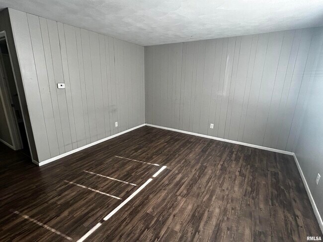 Building Photo - 928 S Stewart St