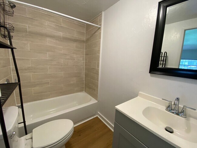 Building Photo - Comfortable 3BR Home Minutes from UF and Midtown