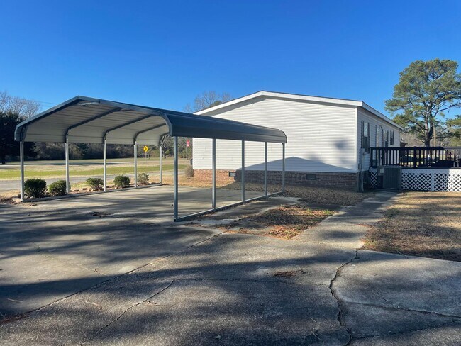 Building Photo - Country Living at it's Finest!