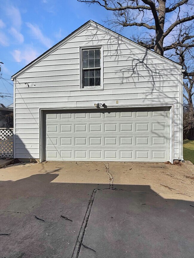 Building Photo - Charming West Tulsa Bungalow with Detached Garage and Hardwood Floors