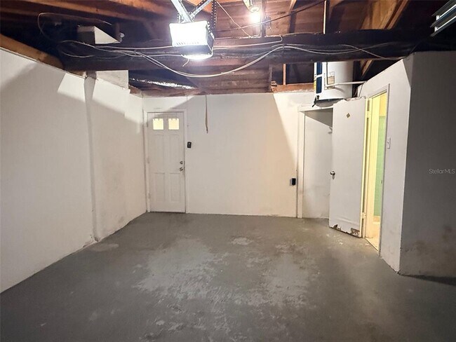 Building Photo - 10038 Kingswood Ln