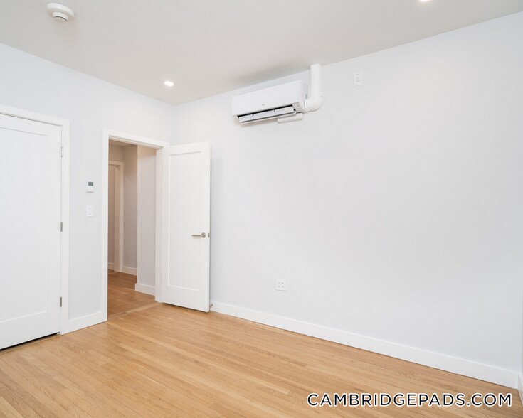 Building Photo - 17 Forest St