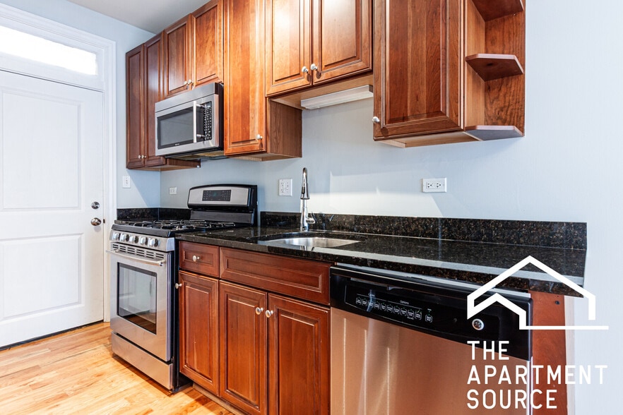 Building Photo - 736 W Addison St