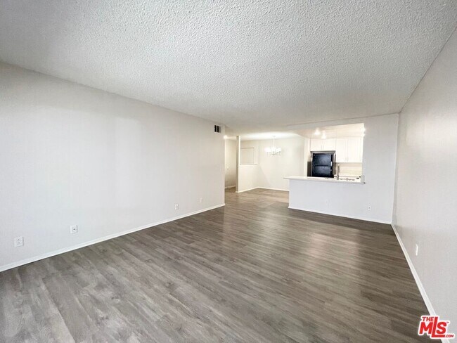 Building Photo - 6228 Fulton Ave