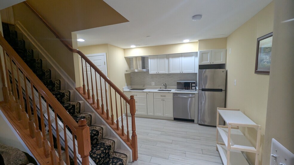 Building Photo - 4688 Woodland Rd