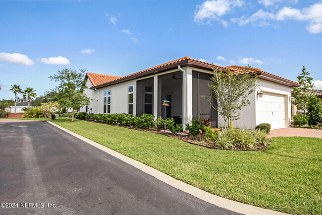 Building Photo - 596 Town Plaza Ave