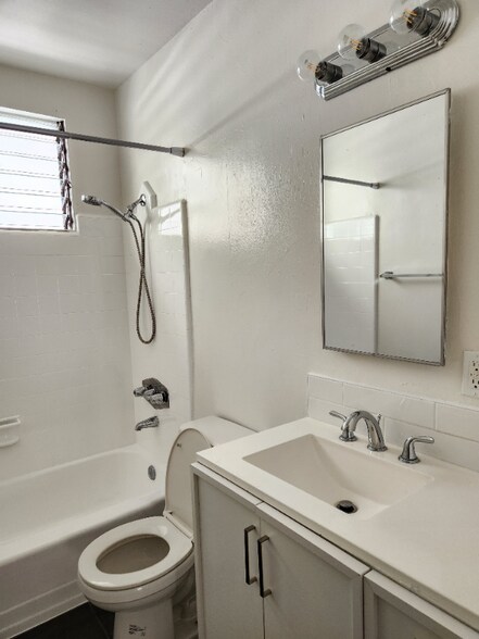 Building Photo - 1231 N Formosa Ave