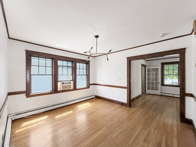 Building Photo - 61 Moraine St