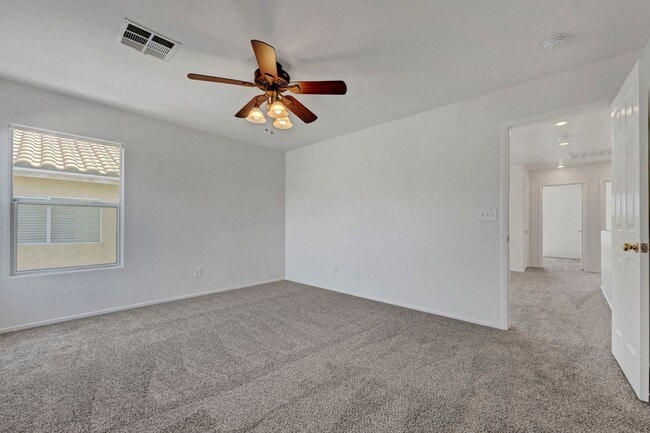 Building Photo - Adorable 2 story in the Northwest! Fresh paint and new carpet!