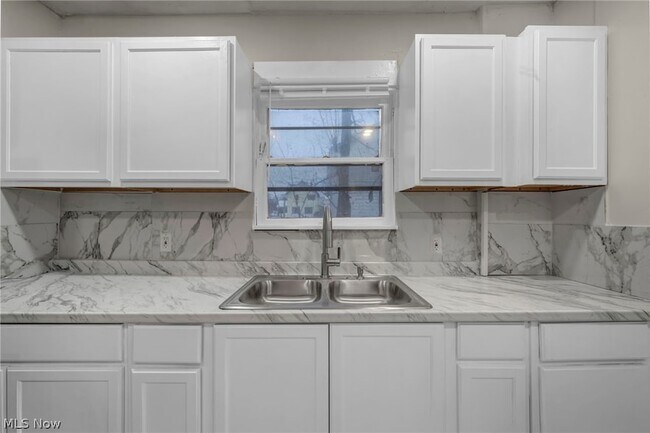 Building Photo - 960 Whittier Ave