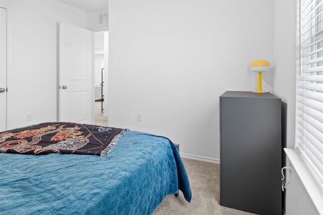 Building Photo - 6809 Ellsworth Walk