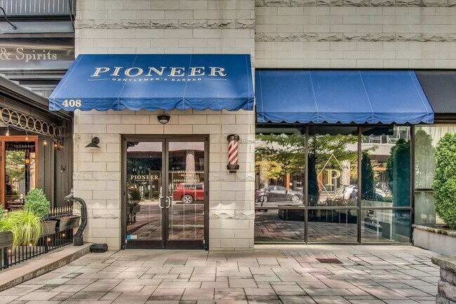 Building Photo - Fully Furnished 15th Floor Condo At Icon I...