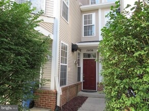 Building Photo - Beautiful 3 BR 3.5 BA Townhouse in Germantown