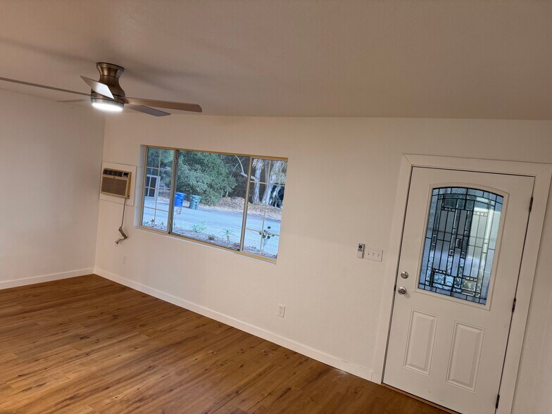 Building Photo - 1373 Real Way Ln