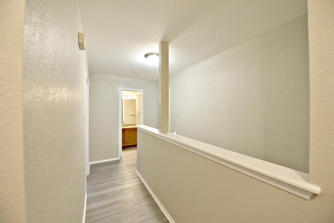 Building Photo - 12801 Margit Dr