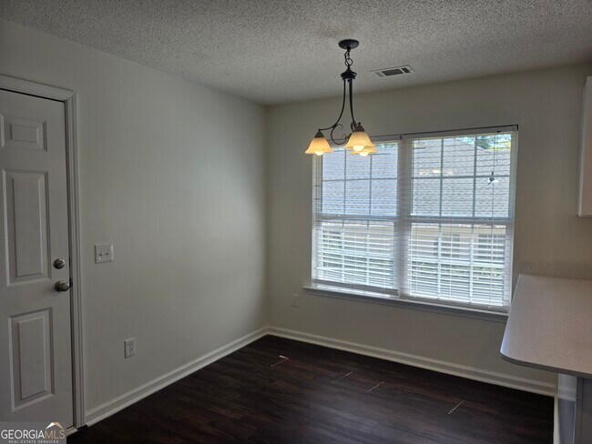 Building Photo - 434 Roberts Way