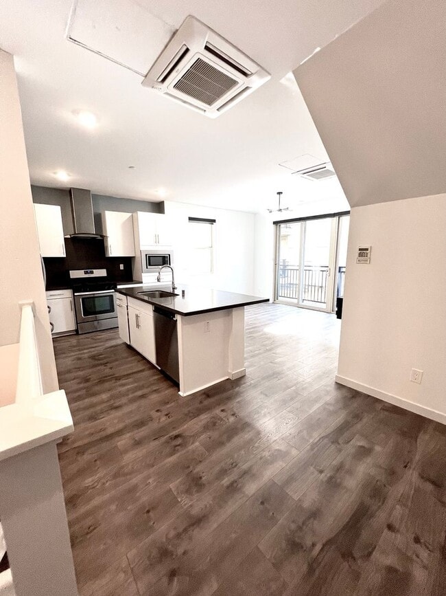 Building Photo - Beautiful 2 Bedroom 2 Bath at the Mills on...
