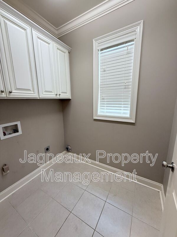 Building Photo - 108 Shallowford Dr