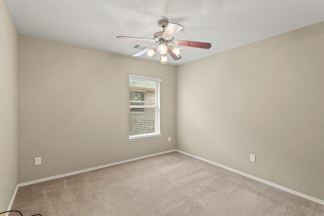 Building Photo - 2818 Lockeridge Oaks Dr