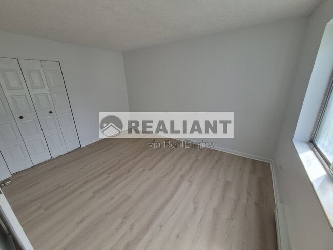 Building Photo - 922 Highland Ave