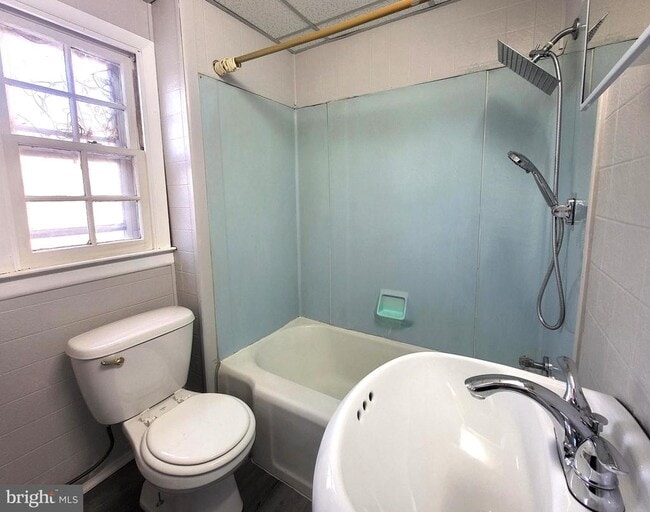 Building Photo - 4 W 2nd St