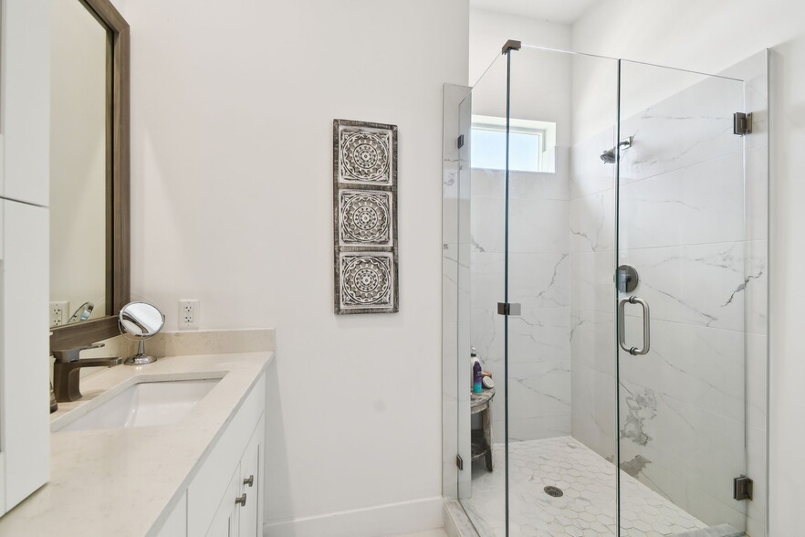 Building Photo - 3100 W Paul Ave