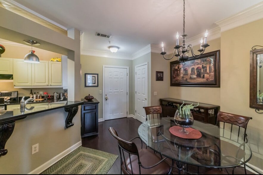 Building Photo - 3334 Peachtree Rd NE