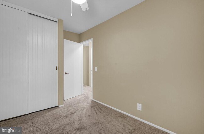 Building Photo - 2665 Glengyle Dr