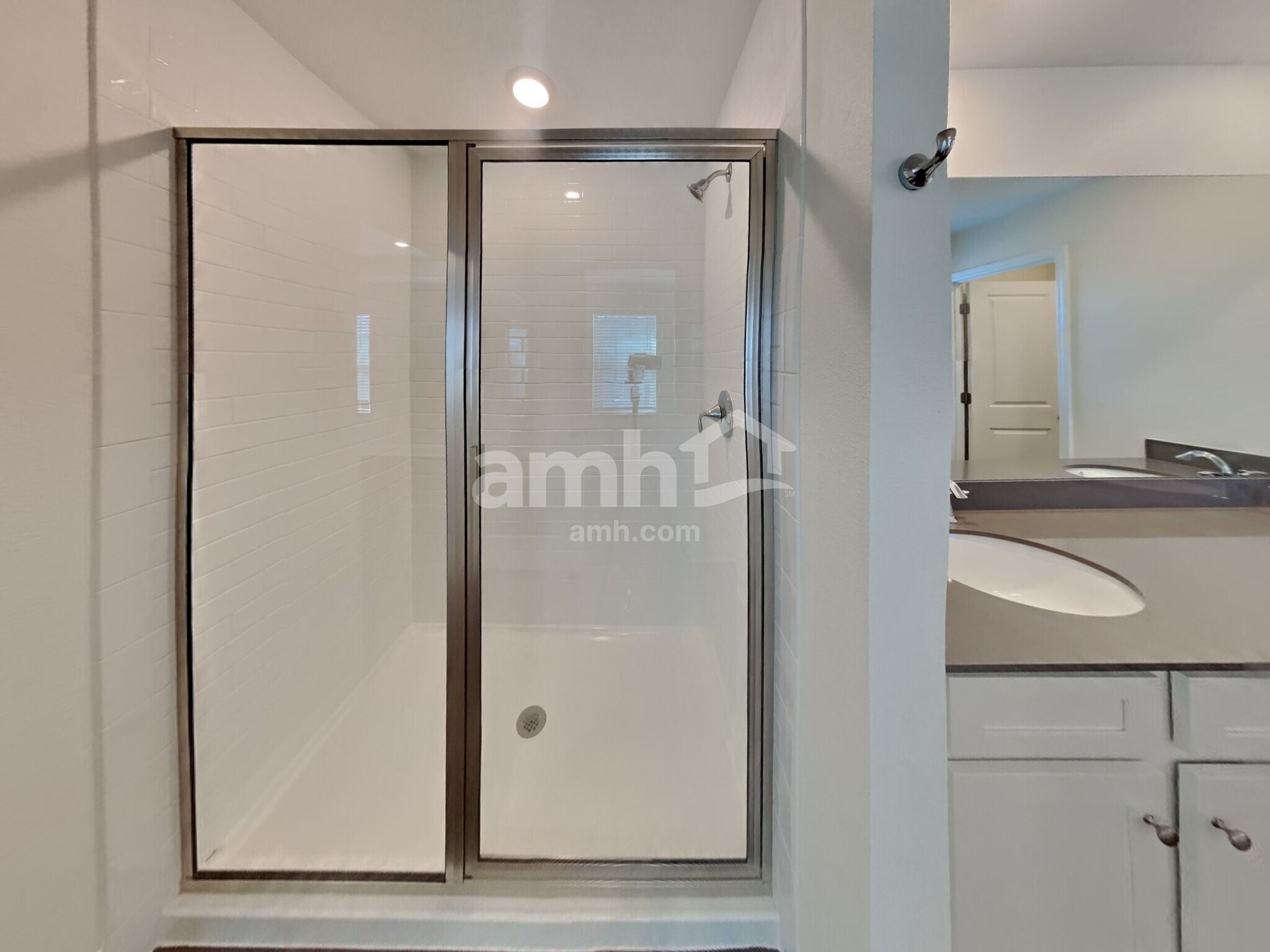 Building Photo - 27318 St Andrews Ave