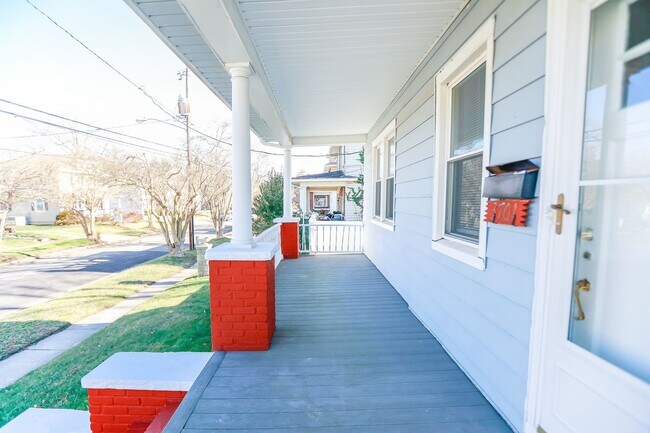 Building Photo - 3701 Amherst St